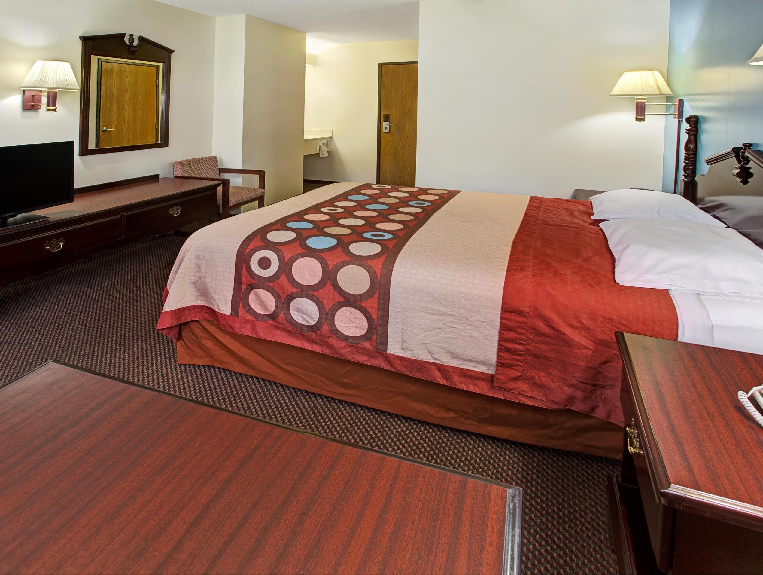 Super 8 By Wyndham Heath/Newark Hotel Exterior photo